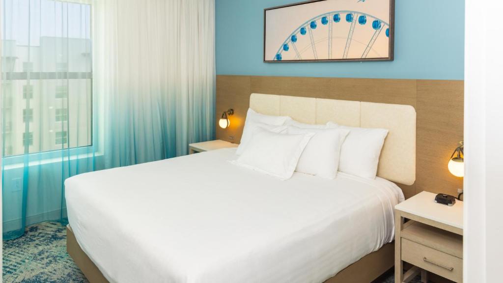 Holiday Inn Club Vacations Myrtle Beach Oceanfront客房内的一张或多张床位