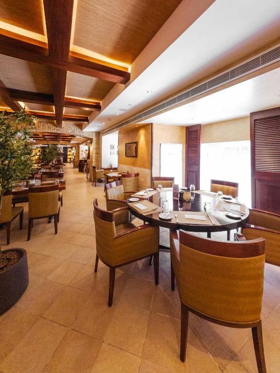 Millennium Downtown餐厅或其他用餐的地方