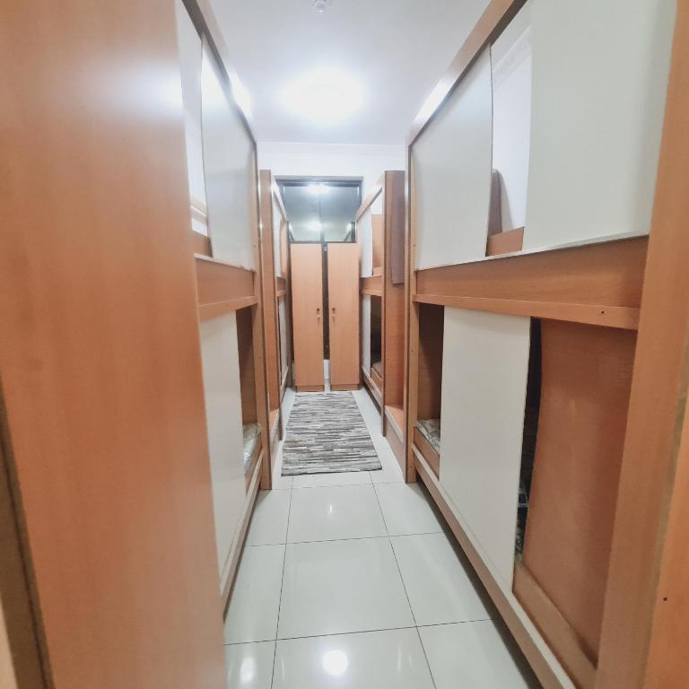 迪拜LA Gold hostel capsule的走廊,走廊