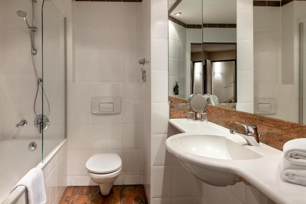 Amedia Hotel &amp; Suites Leipzig, Trademark Collection by Wyndham的一间浴室