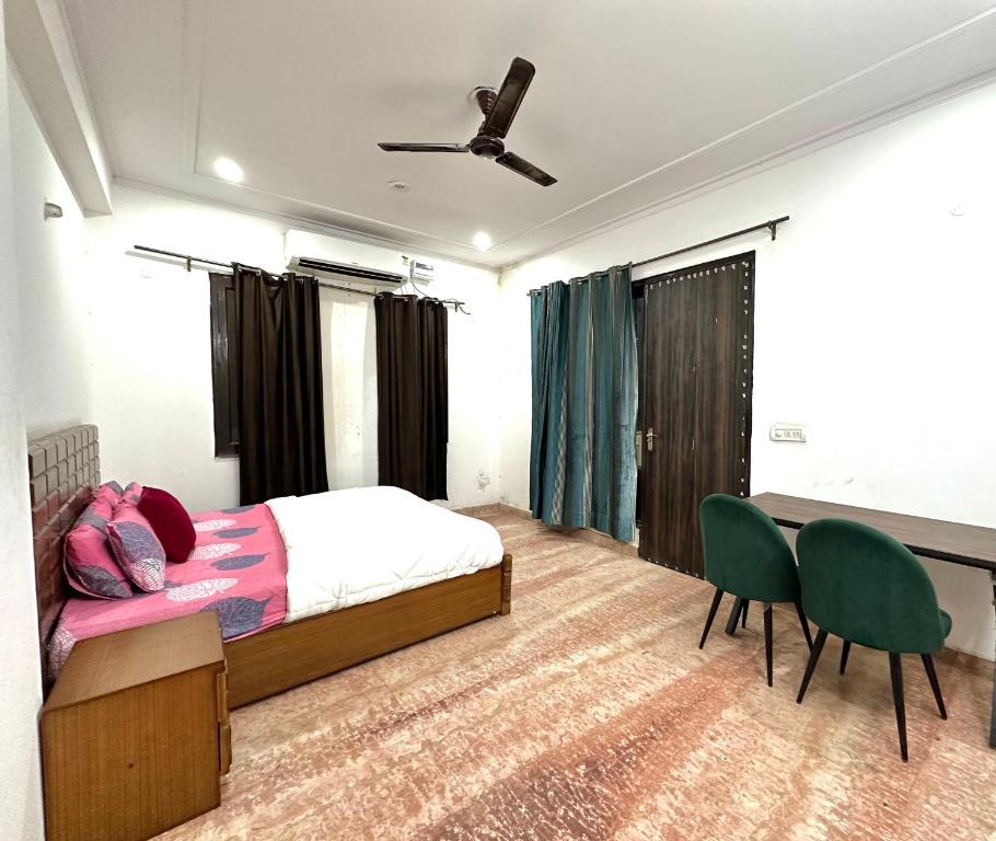 Entire flr 2BHK+terrace near Medanta hospital ggn平面图