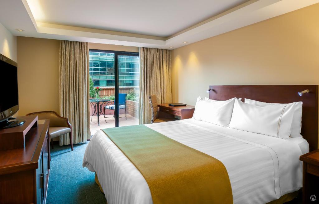 GHL首都酒店客房内的一张或多张床位
