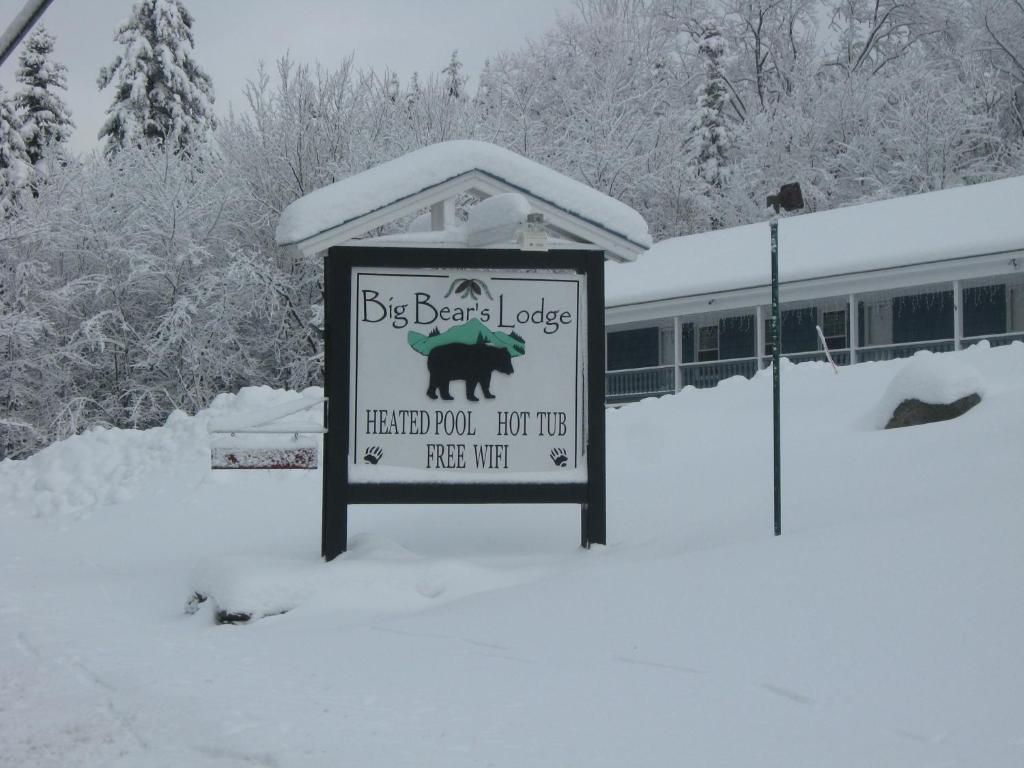 西多佛碧格瑞斯酒店的雪中熊小屋的标志