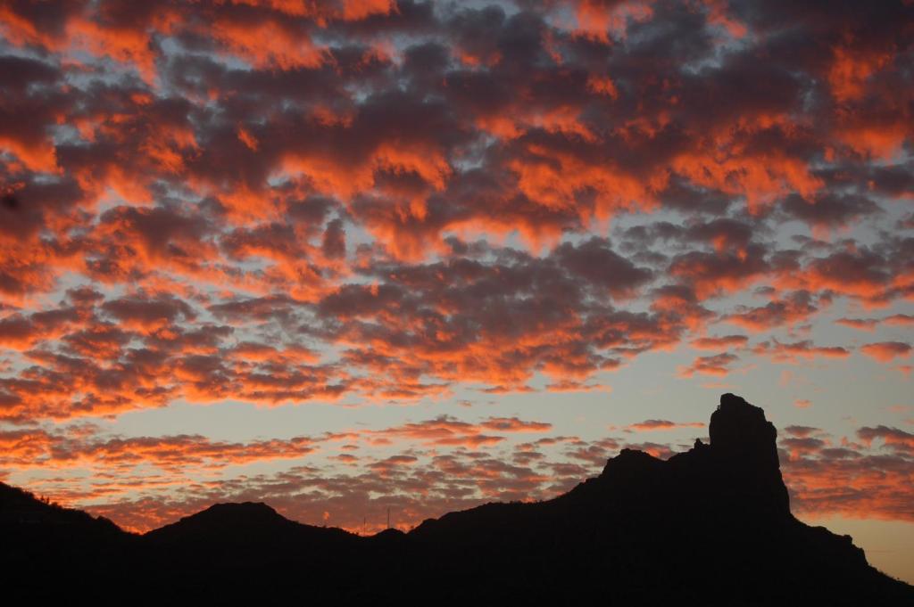 克鲁兹·德·特赫达VV El Almendro的山 ⁇ 的日落