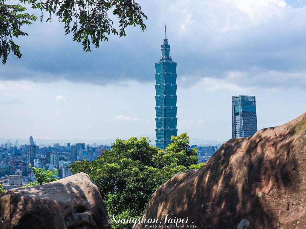 台北微光宿 LIGHt的城市景观,建筑背景