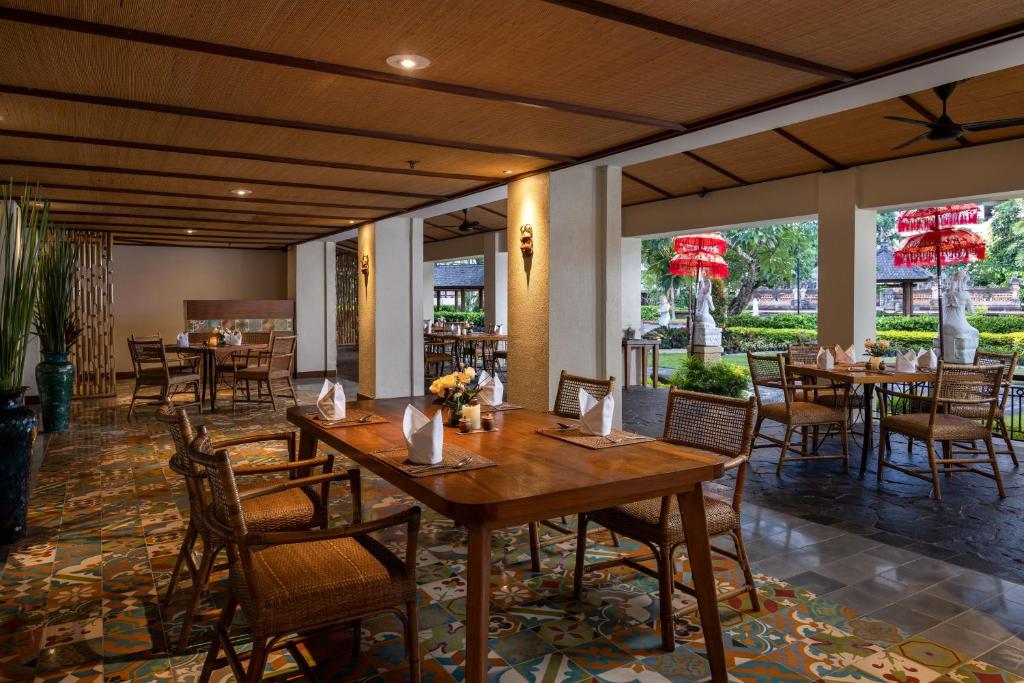 普拉玛沙努尔海滩巴厘岛酒店餐厅或其他用餐的地方