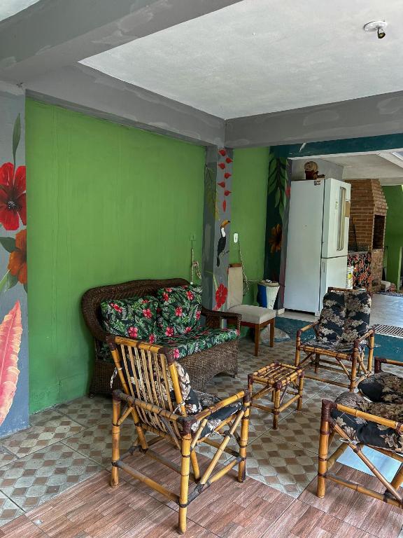 Hostel Morada do sol Paraty的休息区