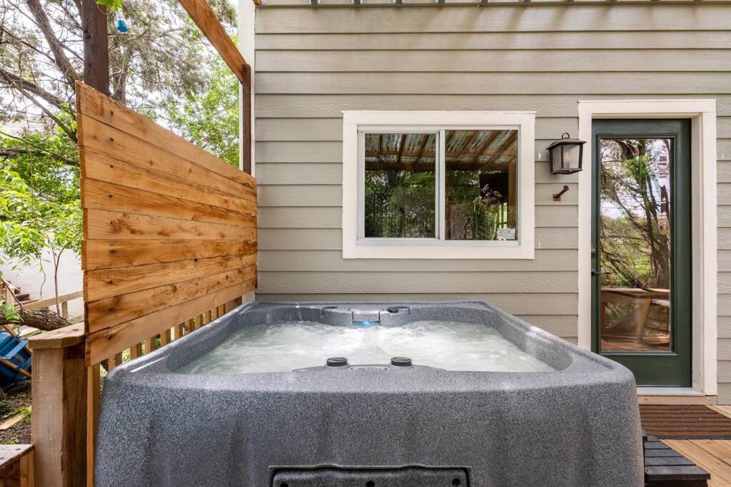 Cozy Coop Casita - Lake Travis-Hot Tub-Tiny House平面图
