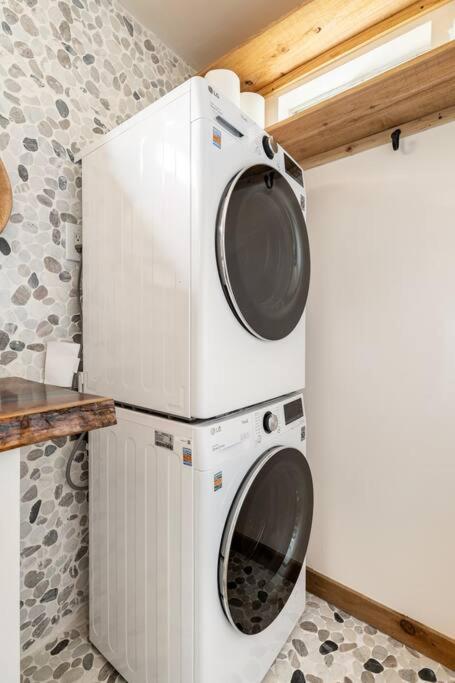Cozy Coop Casita - Lake Travis-Hot Tub-Tiny House平面图