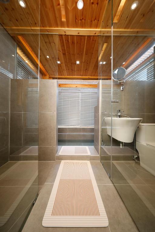 Hanok stay Mokhyang的一间浴室