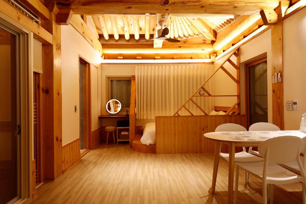Hanok stay Mokhyang的休息区