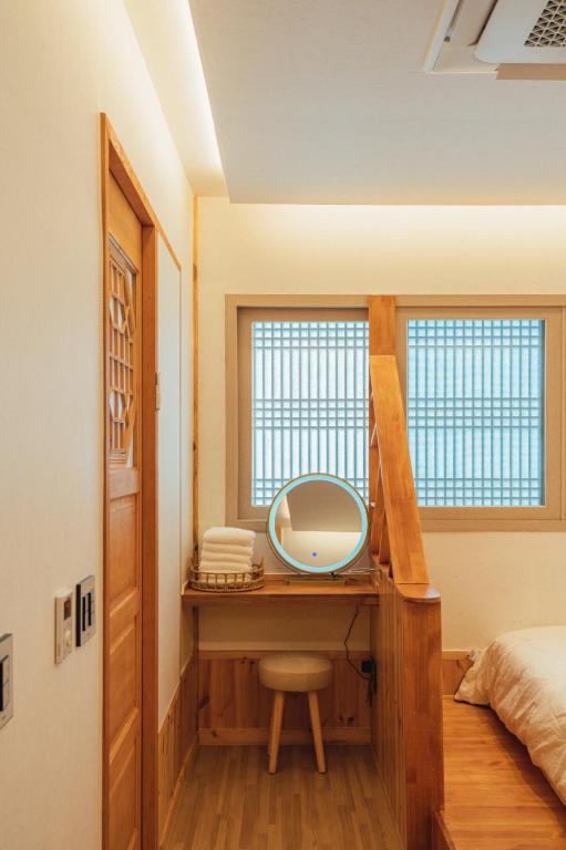 Hanok Stay Seowa客房内的一张或多张床位