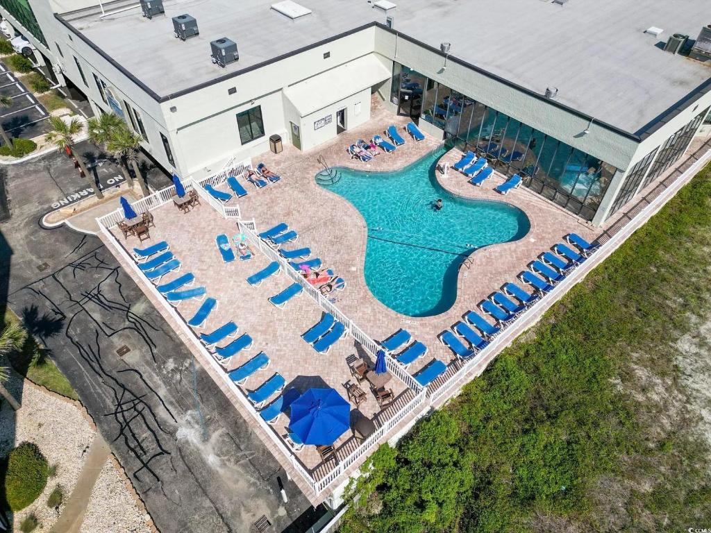 ONE More Sandy Day - 2BR 2BA Beach Condo, Sleeps 6内部或周边的泳池
