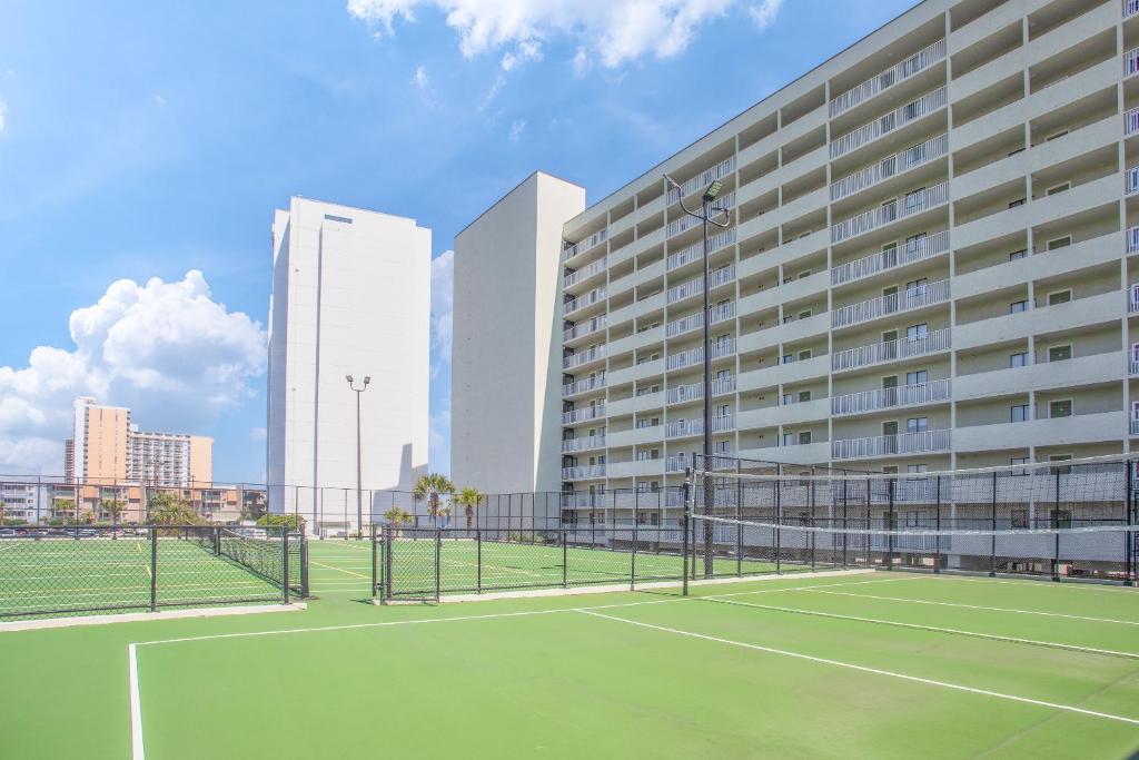ONE More Sandy Day - 2BR 2BA Beach Condo, Sleeps 6内部或周边的网球和&#47;或壁球设施