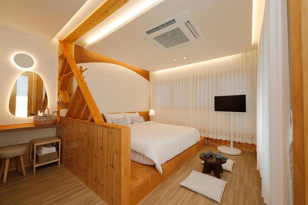 Hanok stay Mokhyang的电视和&#47;或娱乐中心