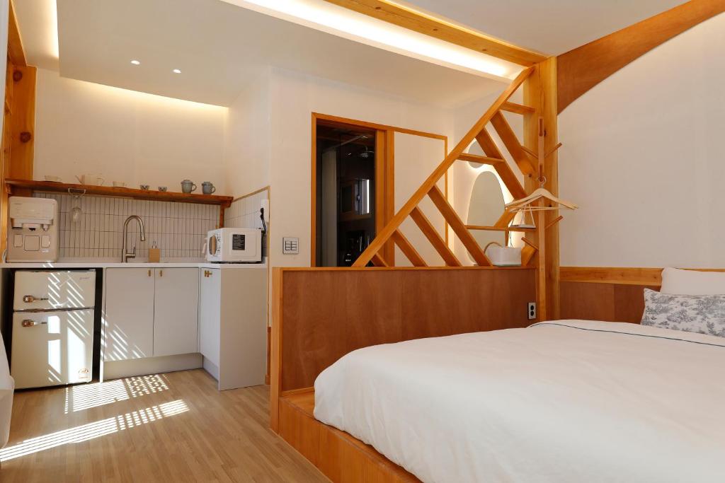 Hanok stay Mokhyang的厨房或小厨房