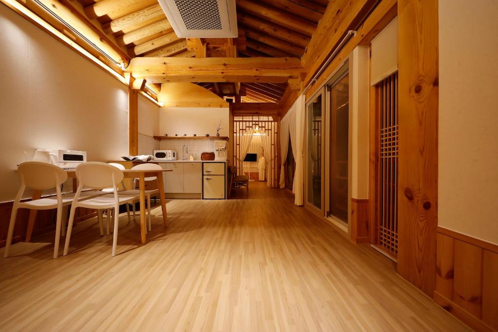 Hanok stay Mokhyang的厨房或小厨房