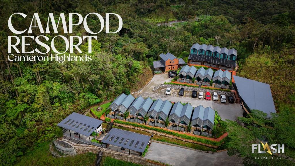 金马仑高原Campod Resort @ Cameron Highlands的丛林中度假村的空中景观