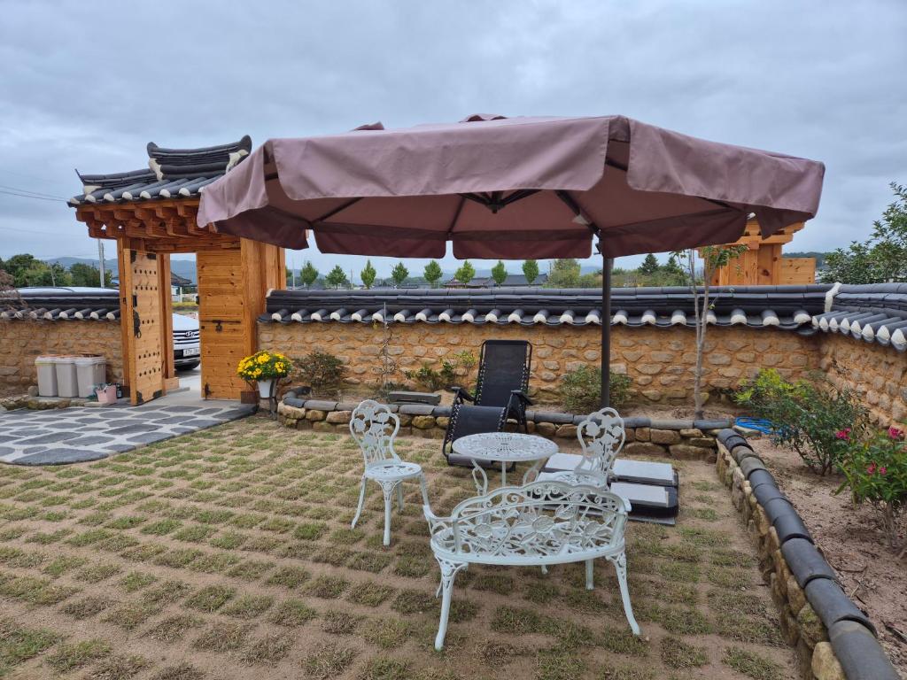 Hanok Stay Seowa外面的花园