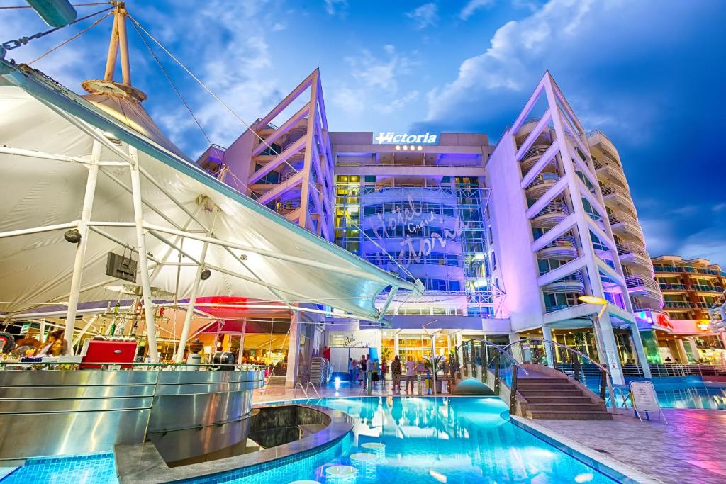 阳光海滩Effect Grand Victoria Hotel - Ultra All Inclusive的享有酒店和赌场的景色