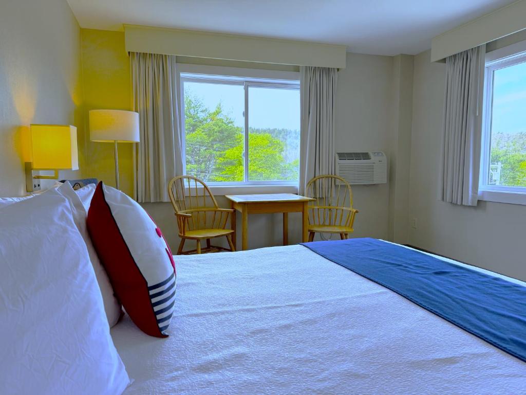 Atlantic Eyrie Lodge客房内的一张或多张床位