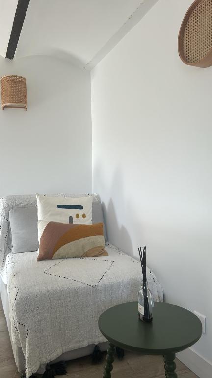 Place aux huiles客房内的一张或多张床位