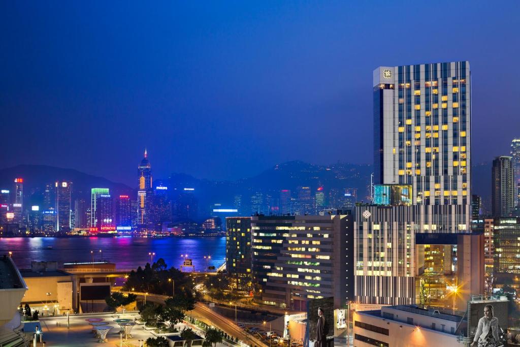 香港唯港荟的享有城市天际线的美景。