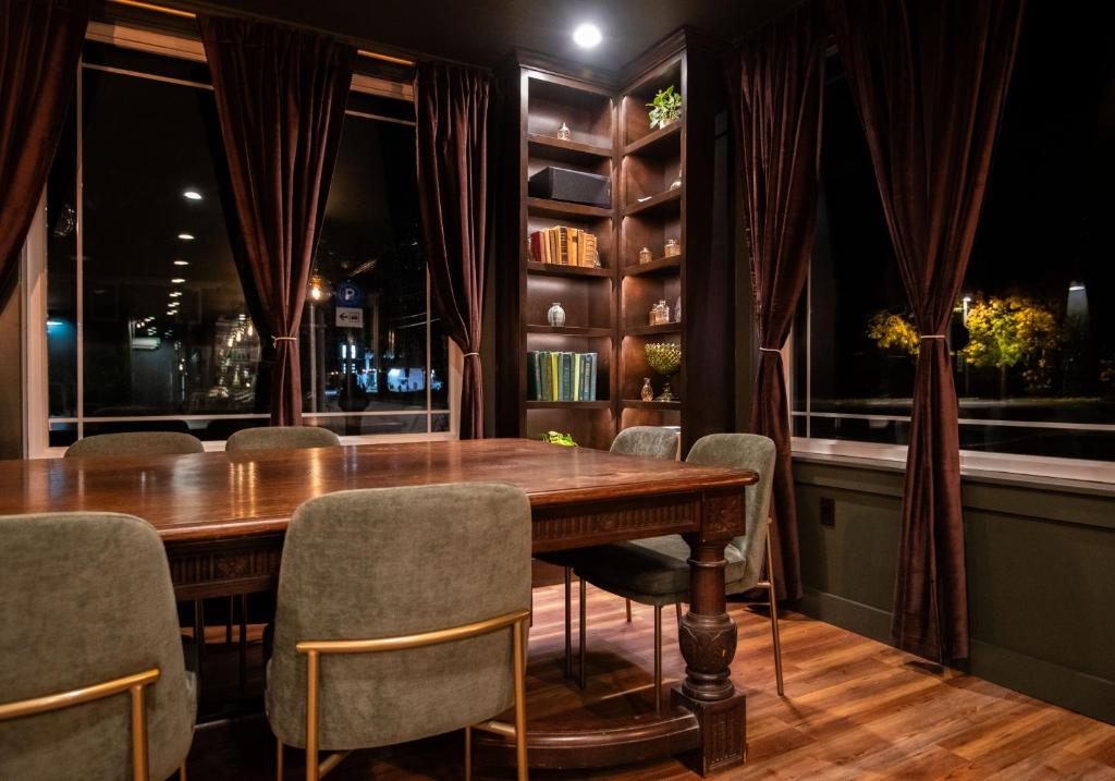 The Pathmaker Hotel平面图