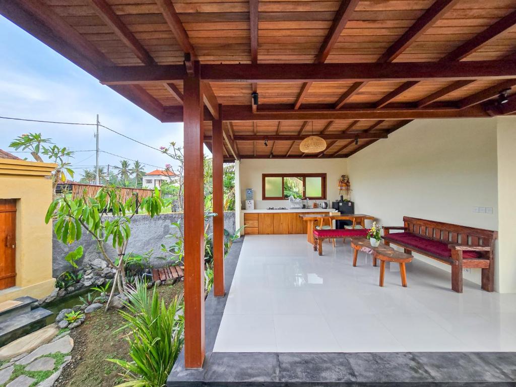 Uma Jala Villa Ubud的阳台或露台