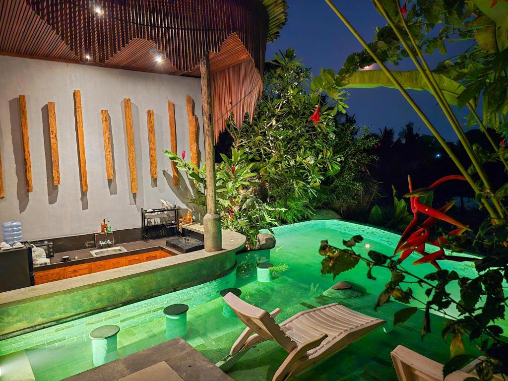 Uma Jala Villa Ubud内部或周边的泳池