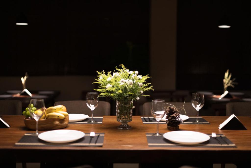 Chuanxing Yinli Hotel Chengdu Kuanzhai Alley Branch, with free welcome wine and afternoon tea的酒水