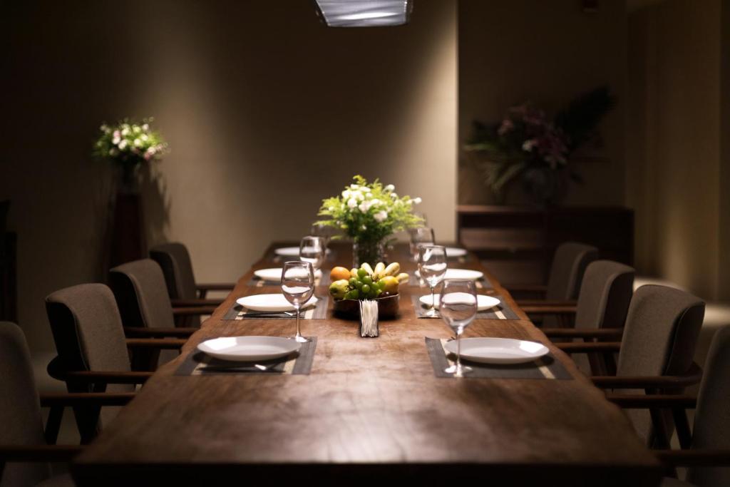 Chuanxing Yinli Hotel Chengdu Kuanzhai Alley Branch, with free welcome wine and afternoon tea的休息区