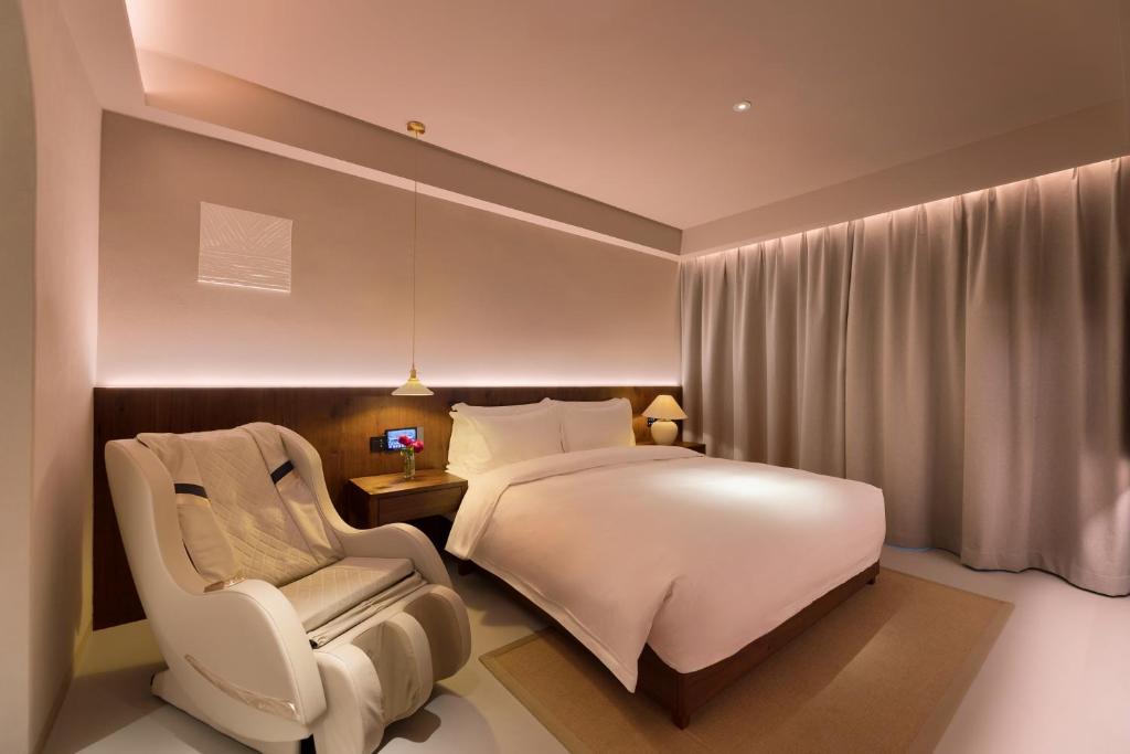 Chuanxing Yinli Hotel Chengdu Kuanzhai Alley Branch, with free welcome wine and afternoon tea客房内的一张或多张床位