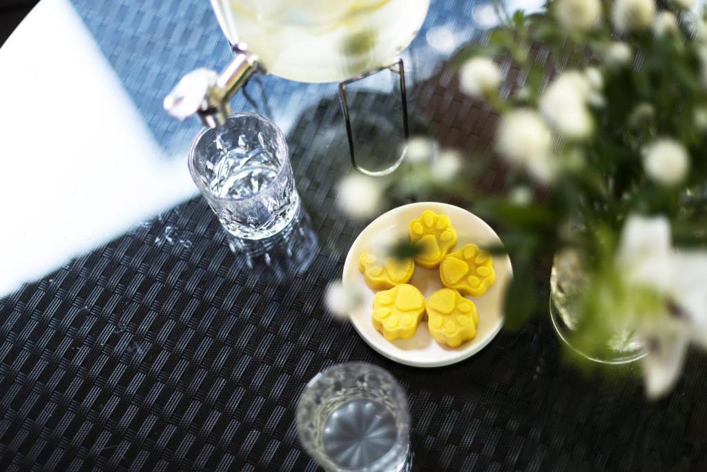 Chuanxing Yinli Hotel Chengdu Kuanzhai Alley Branch, with free welcome wine and afternoon tea的酒水