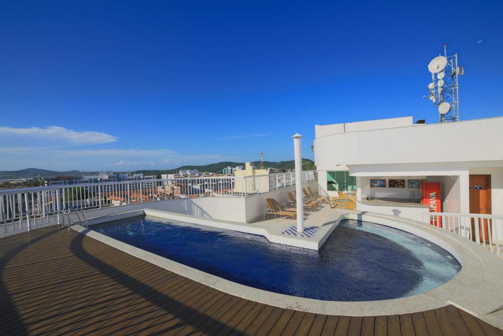 卡波布里奥绿色酒店的游轮甲板上的游泳池