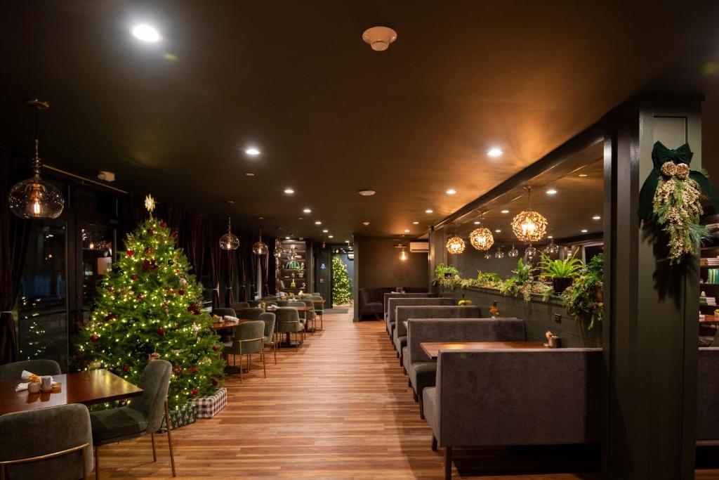 The Pathmaker Hotel的休息区