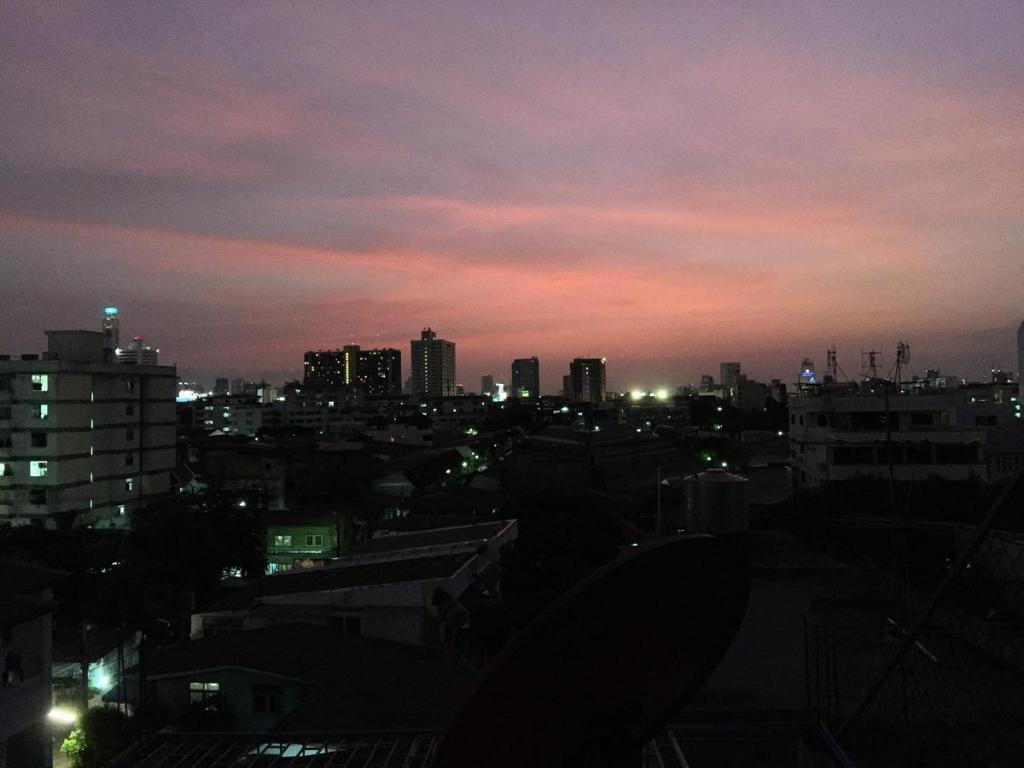 在旅馆或周边看到的日出或日落