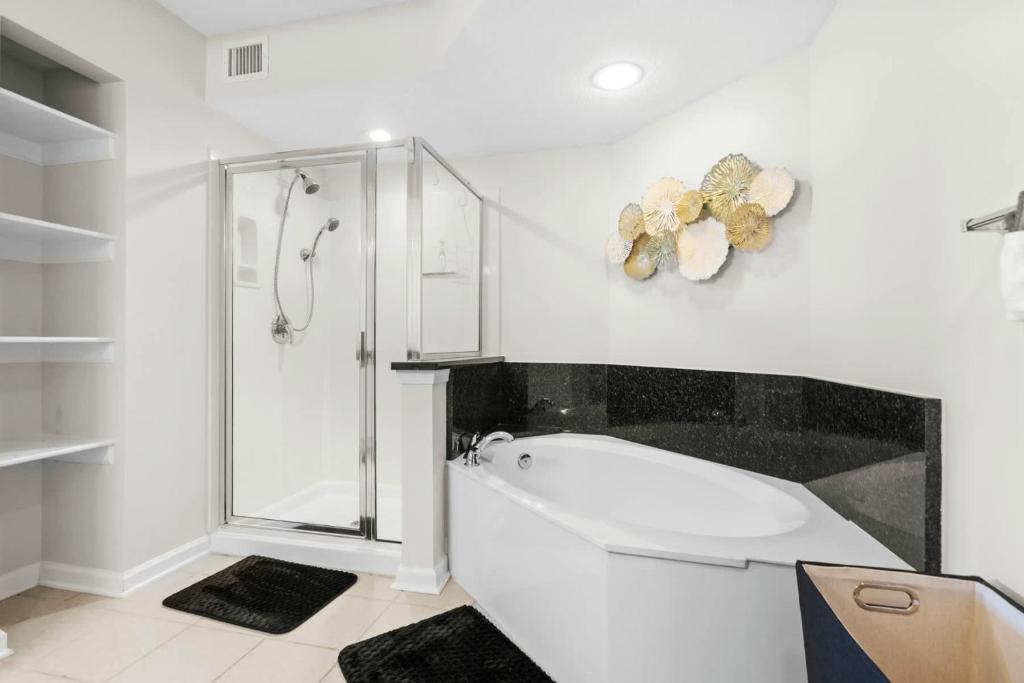 Yacht Club Villas 1-505 - Marina View的一间浴室