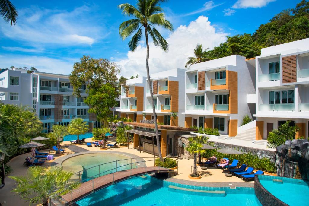奥南海滩The L Resort Krabi - SHA Extra Plus的度假村游泳池的图片