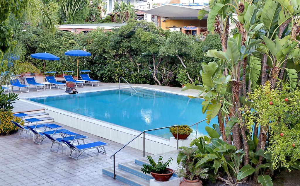 圣吉凡尼特尔米酒店内部或周边泳池景观