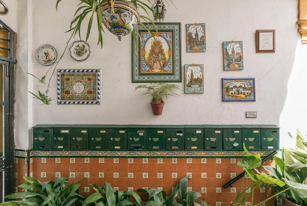 Típico y pintoresco patio de vecinos, con encanto平面图