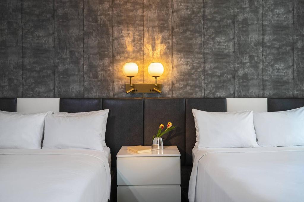 Renaissance New York Times Square by Marriott客房内的一张或多张床位