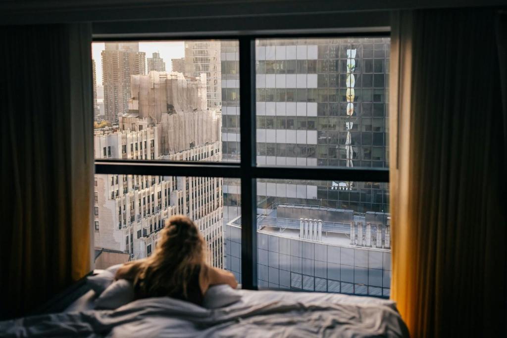 Renaissance New York Times Square by Marriott客房内的一张或多张床位