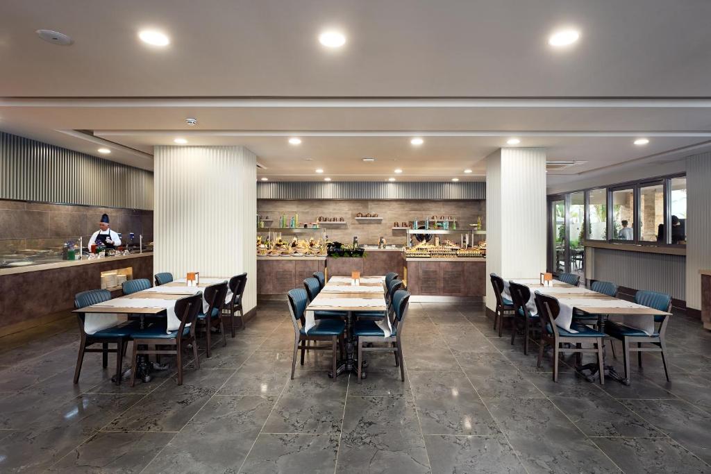 Elysee Rive Hotel餐厅或其他用餐的地方