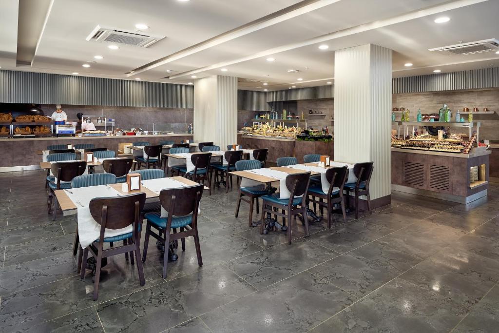 Elysee Rive Hotel餐厅或其他用餐的地方