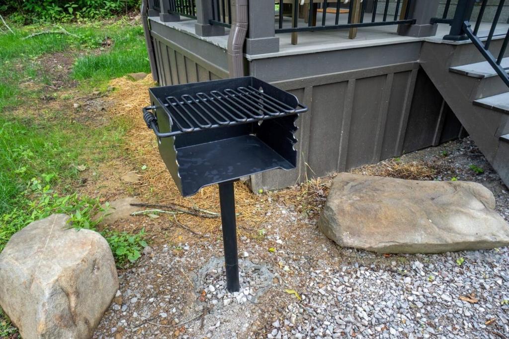 Tiny home Fire Pit Fishing Pond BBQ Sage Cabin平面图