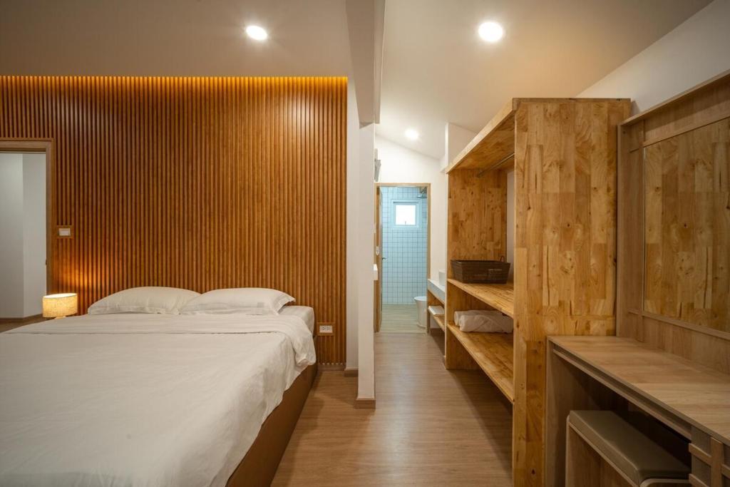 Baan San sook Pool Villa at Nimman客房内的一张或多张床位