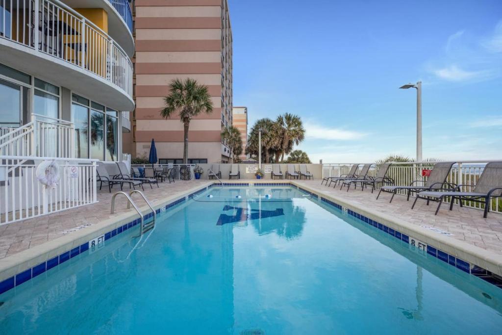 The 7th Heaven in Myrtle Beach内部或周边的泳池