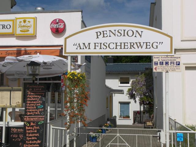 黑灵斯多夫Pension "Am Fischerweg"的街道上读到火氢化物激情的标志