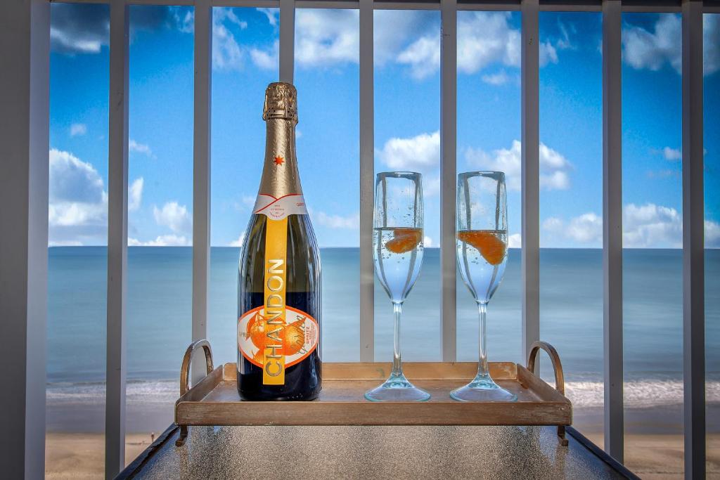 Oceanfront Work From Here Central Location! 1157的酒水